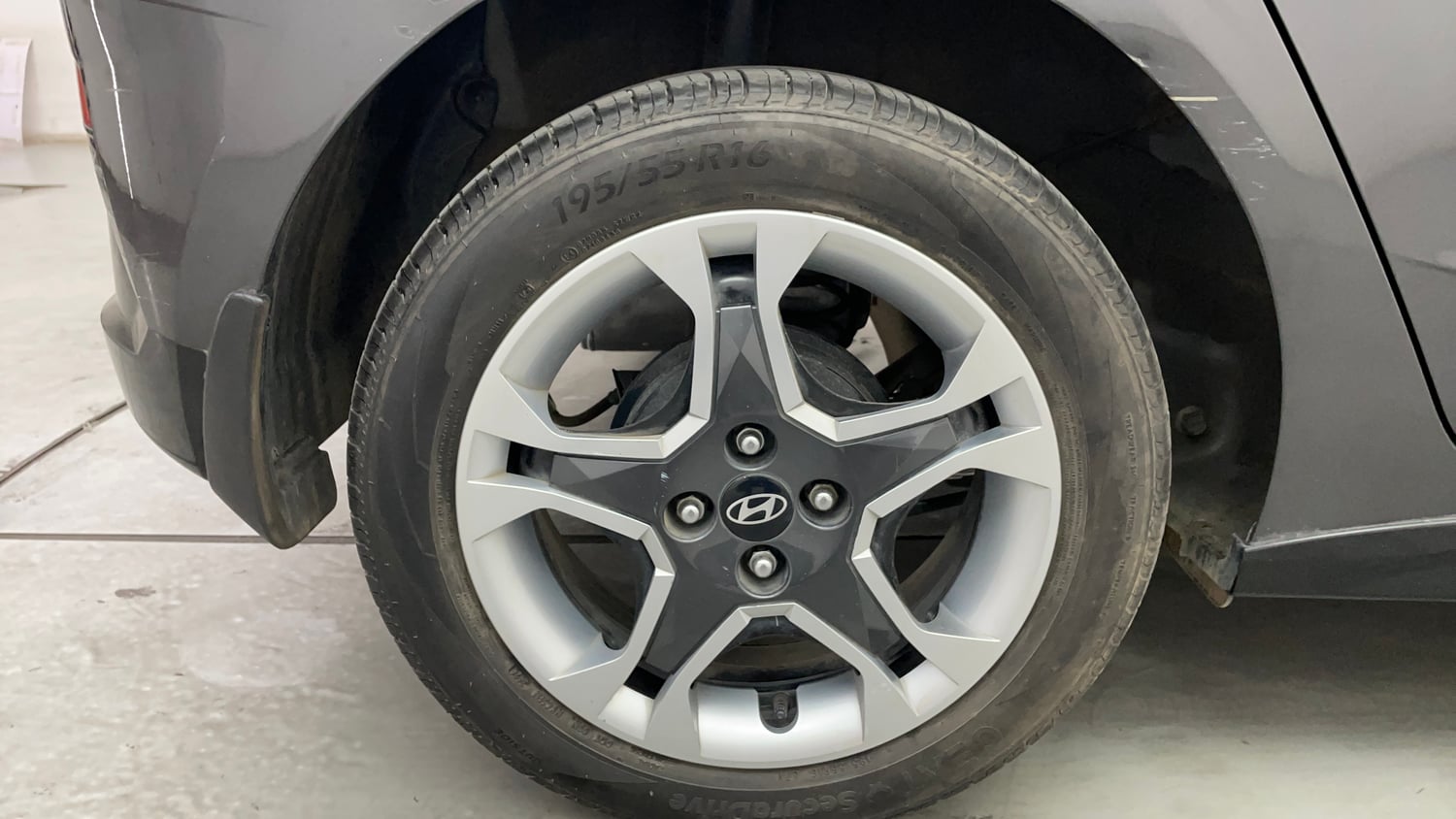 Used 2024 Hyundai i20 Sportz (O) 1.2 IVT Petrol Automatic tyres RIGHT REAR TYRE RIM VIEW