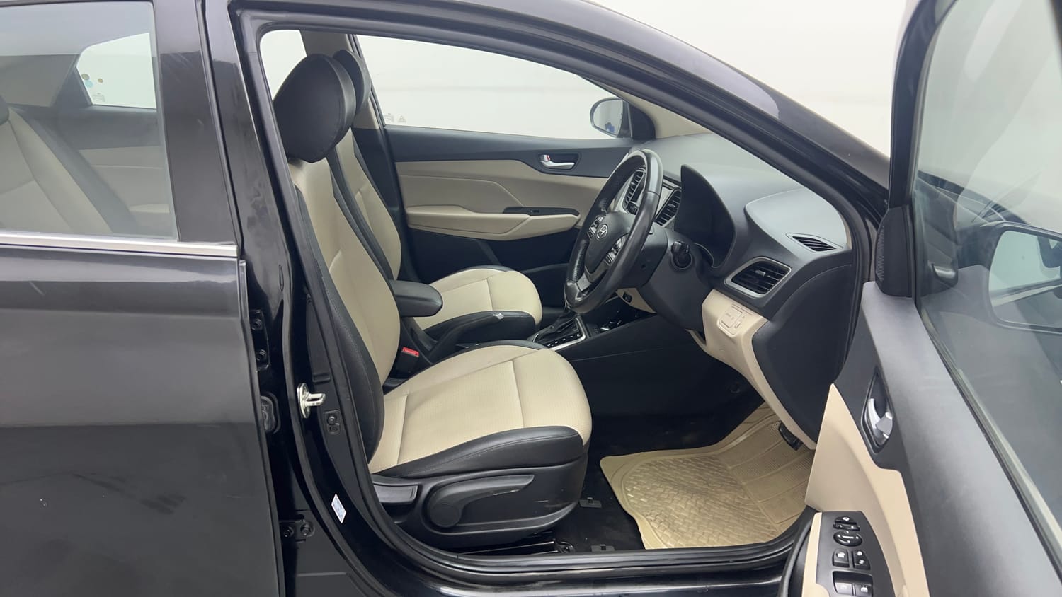 Used 2019 Hyundai Verna SX (O) 1.6 VTVT AT Petrol Automatic interior RIGHT SIDE FRONT DOOR CABIN VIEW