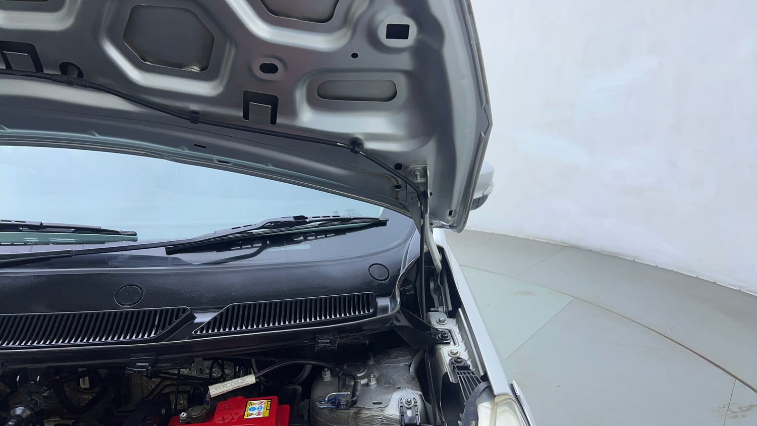 Used 2016 Ford Figo Titanium 1.2 Ti-VCT Petrol Manual engine ENGINE LEFT SIDE HINGE & APRON VIEW