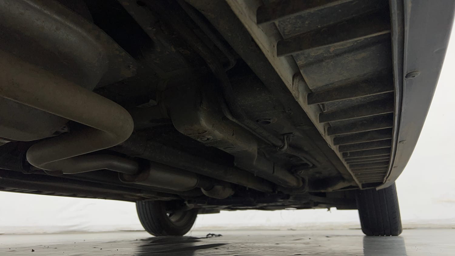 Used 2021 Hyundai Alcazar Signature (O) 6 STR 2.0 Petrol AT Petrol Automatic extra REAR RIGHT UNDERBODY VIEW