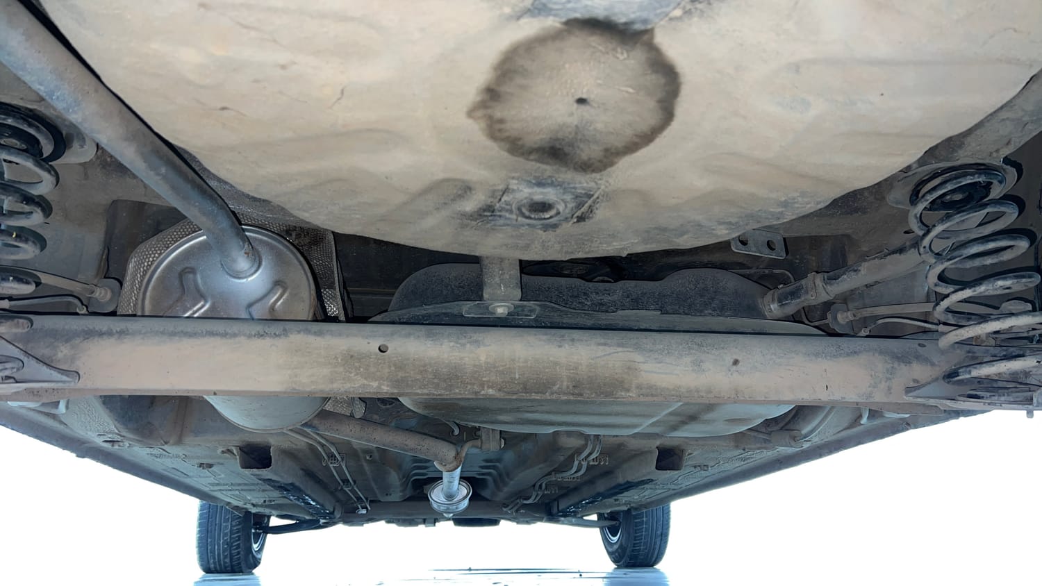 Used 2020 Renault Kwid RXL Petrol Manual extra REAR UNDERBODY VIEW (TAKEN FROM REAR)