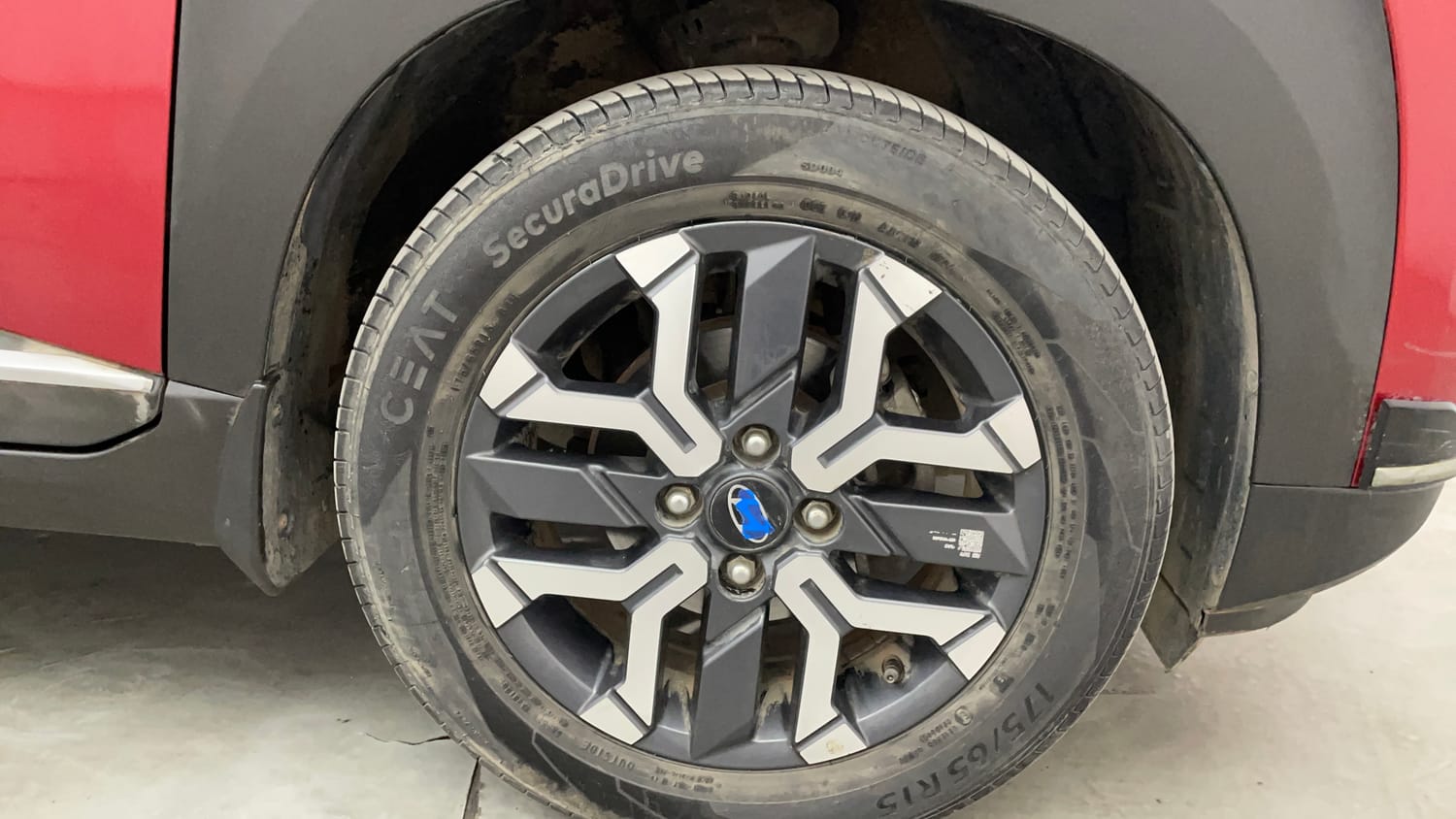 Used 2024 Hyundai Exter SX (O) 1.2 AMT Petrol Automatic tyres RIGHT FRONT TYRE RIM VIEW