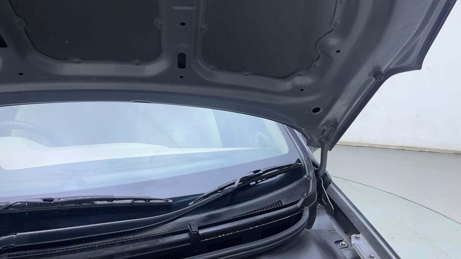 Used 2019 Hyundai Elite i20 Sportz Plus 1.2 Petrol Manual engine ENGINE LEFT SIDE HINGE & APRON VIEW
