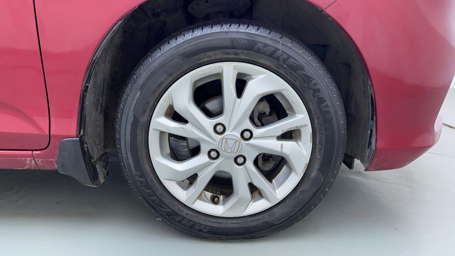 Used 2019 Honda Amaze 1.2 V CVT Petrol Petrol Automatic tyres RIGHT FRONT TYRE RIM VIEW