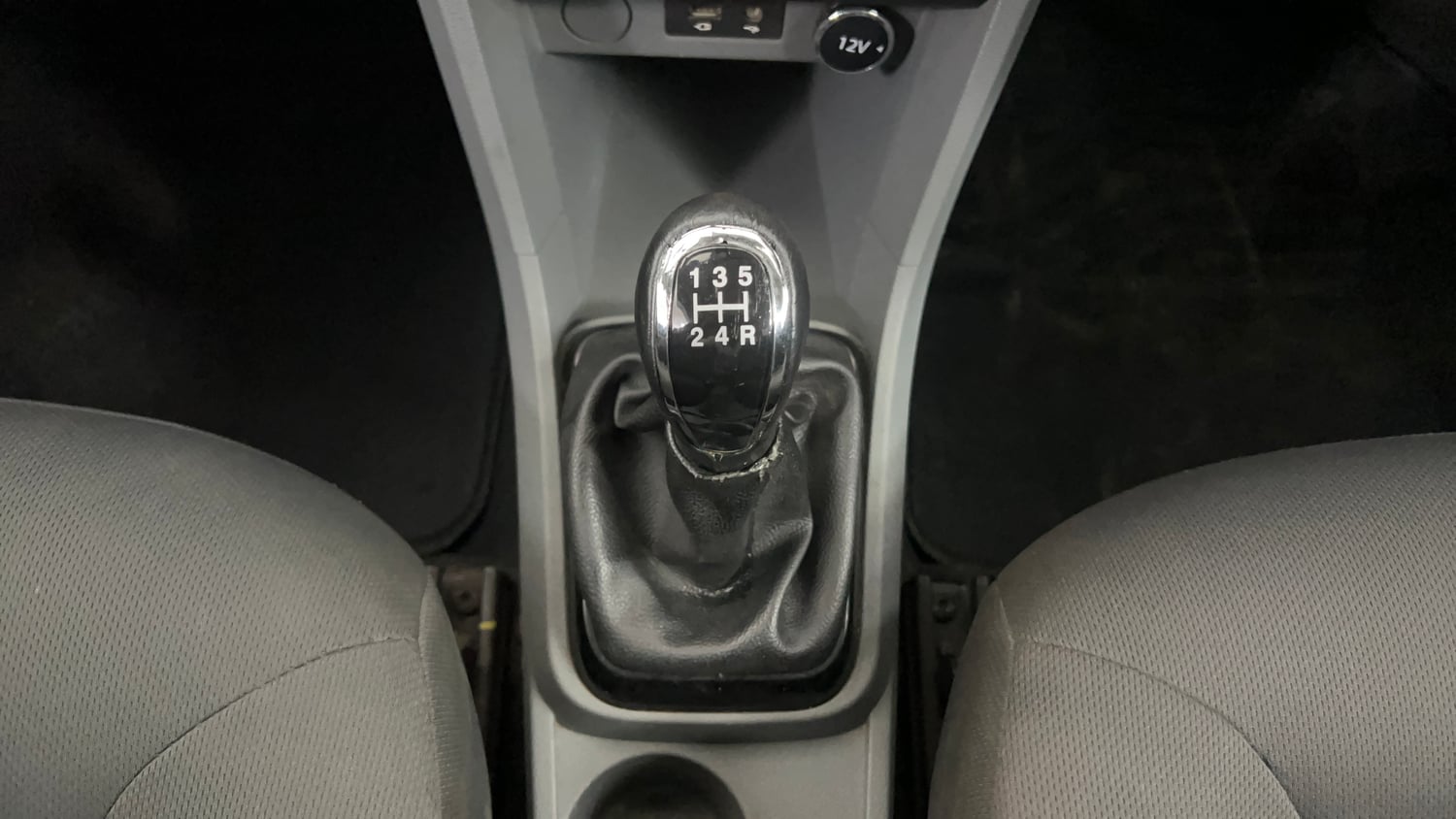 Used 2018 Tata Tigor Revotron XT Petrol + CNG (Outside Fitted) Cng Manual interior GEAR  KNOB VIEW