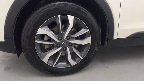 Used 2021 Mahindra XUV 300 W8 (O) 1.2 Petrol Petrol Manual tyres LEFT FRONT TYRE RIM VIEW