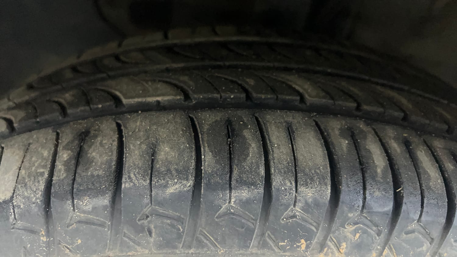 Used 2016 Hyundai Elite i20 Sportz 1.4 CRDI Diesel Manual tyres LEFT FRONT TYRE TREAD VIEW