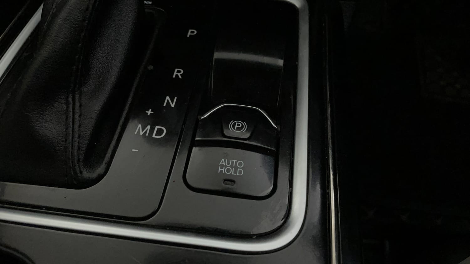 Used 2025 Mahindra XUV700 AX7 Luxury Pack Petrol AT 7 STR Petrol Automatic top_features Electronic parking brake