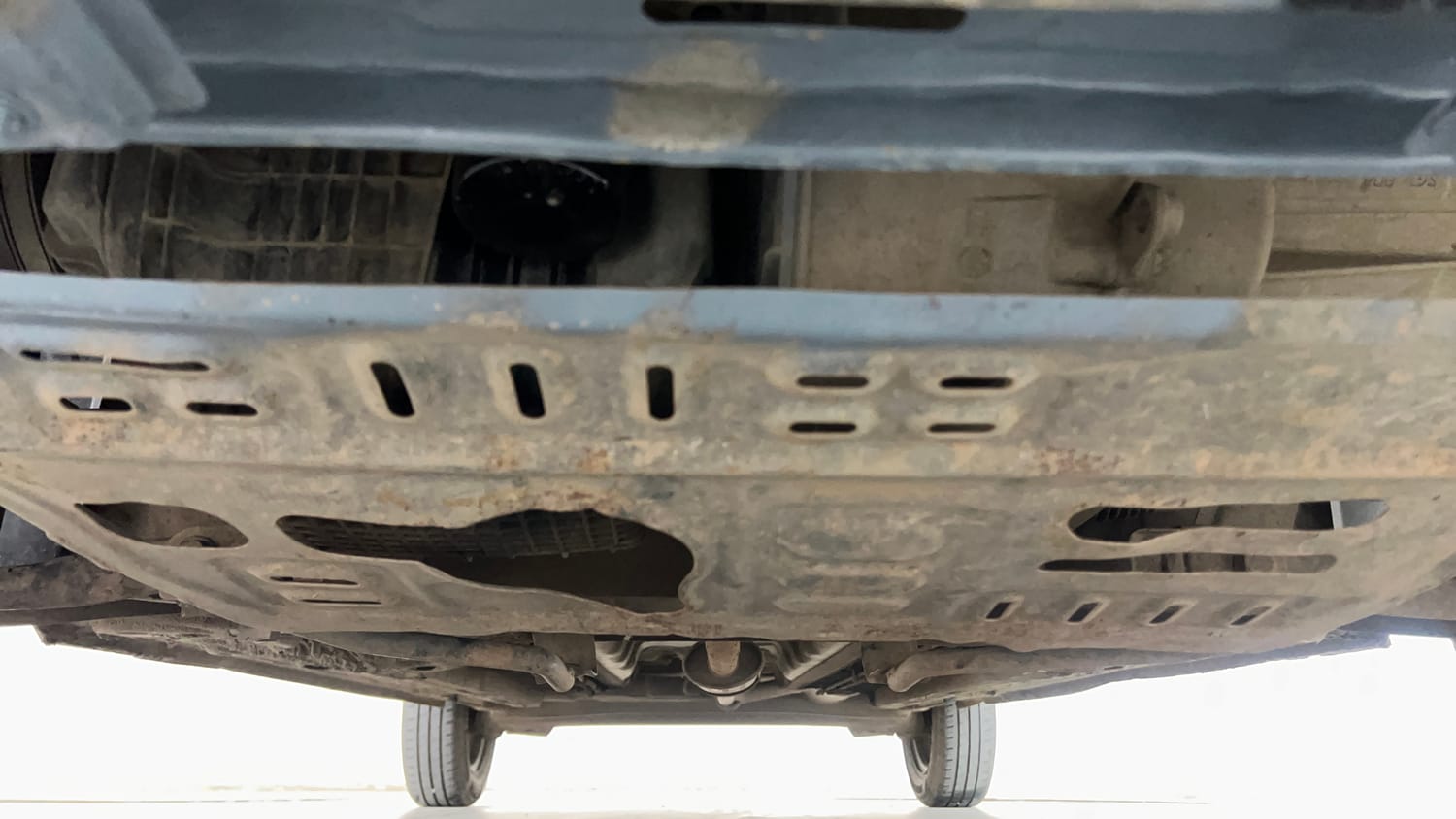 Used 2023 Renault Kwid RXT 1.0 Petrol Manual extra FRONT LEFT UNDERBODY VIEW