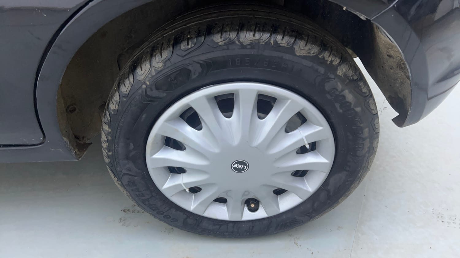 Used 2014 Ford Figo Duratorq Diesel ZXI 1.4 Diesel Manual tyres LEFT REAR TYRE RIM VIEW