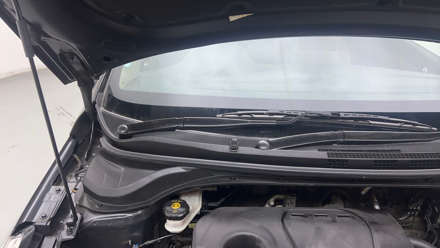Used 2019 Hyundai Verna SX (O) 1.6 VTVT AT Petrol Automatic engine ENGINE RIGHT SIDE HINGE & APRON VIEW
