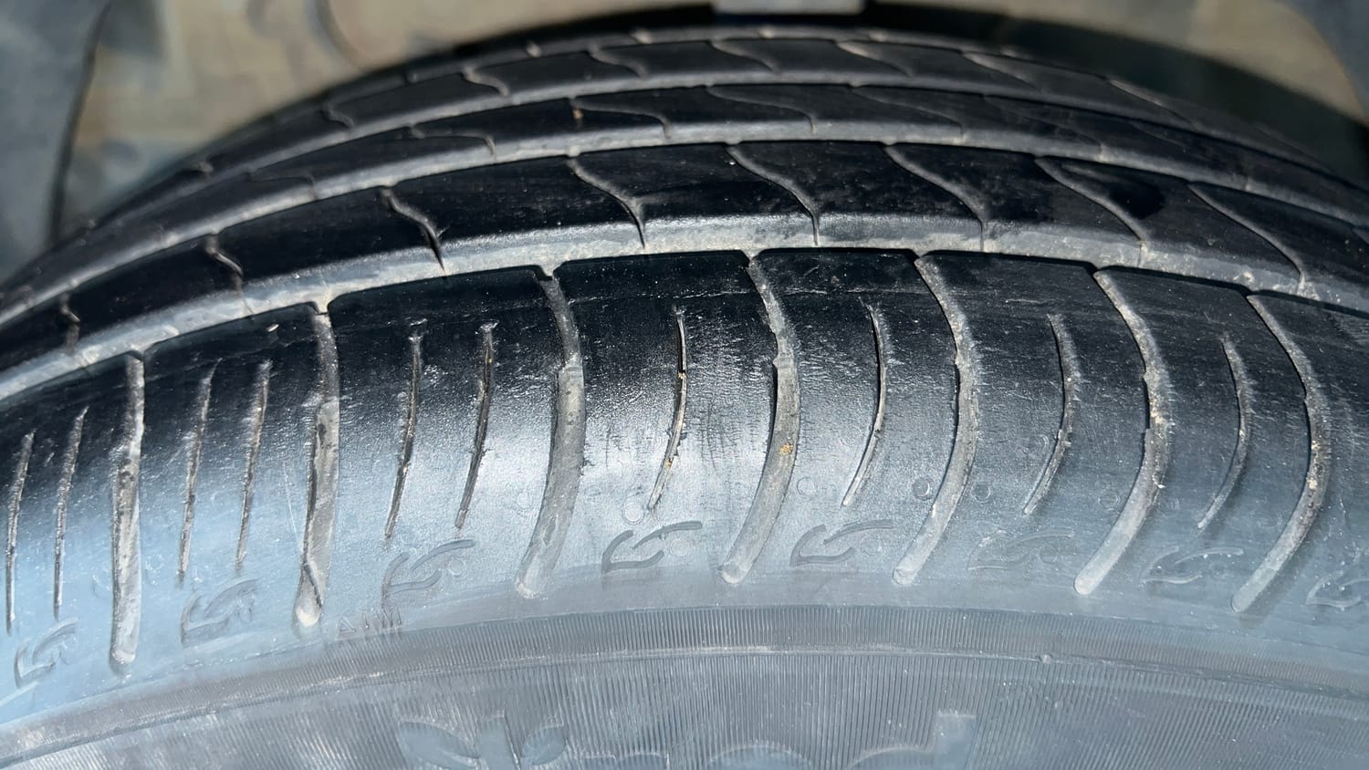 Used 2020 Mahindra XUV 300 1.2 W6 Petrol Manual tyres LEFT FRONT TYRE TREAD VIEW
