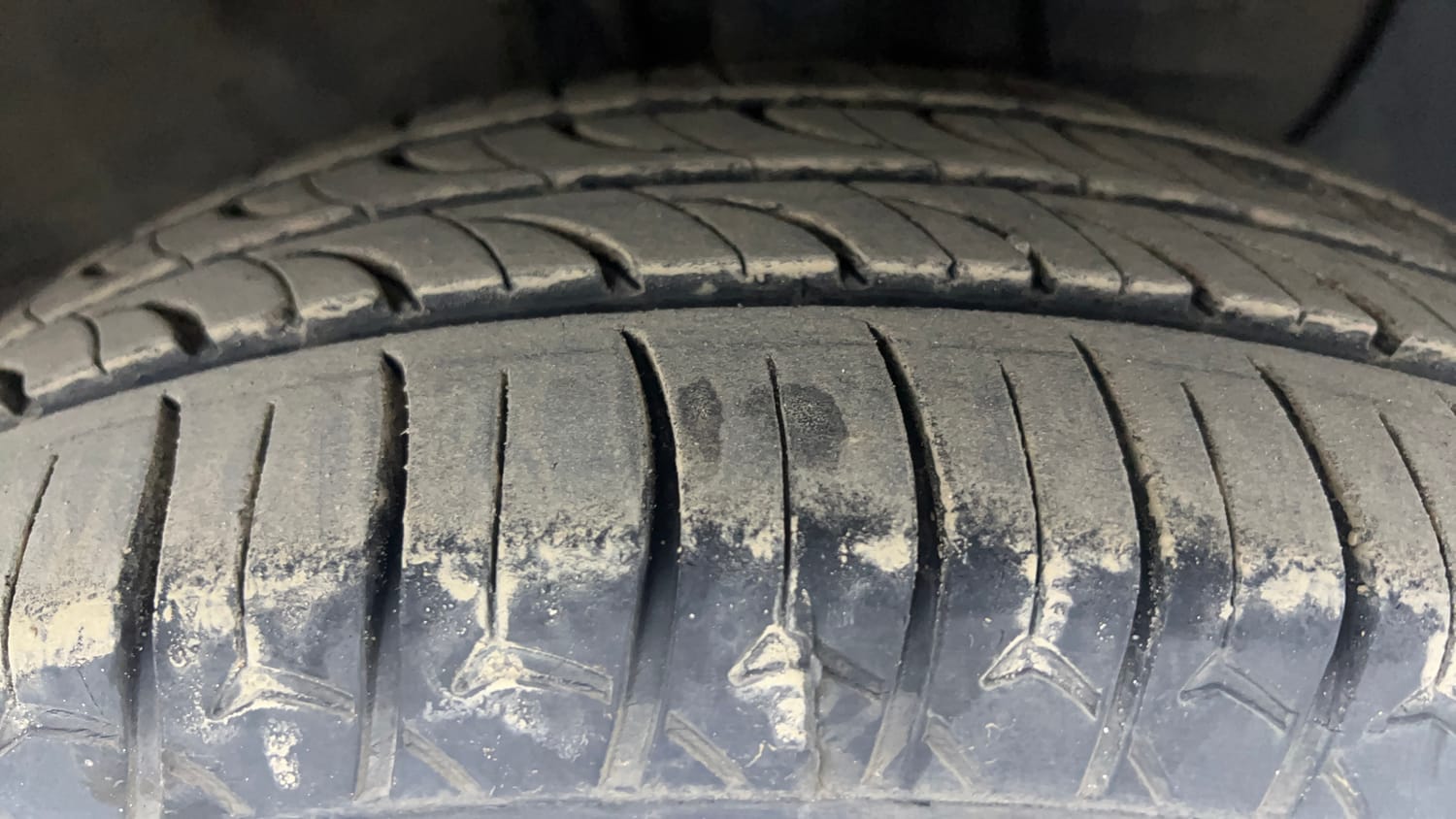 Used 2016 Hyundai Elite i20 Sportz 1.4 CRDI Diesel Manual tyres RIGHT FRONT TYRE TREAD VIEW