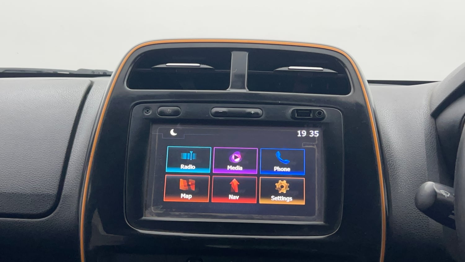 Used 2017 Renault Kwid CLIMBER 1.0 Petrol Manual top_features Touch screen infotainment system