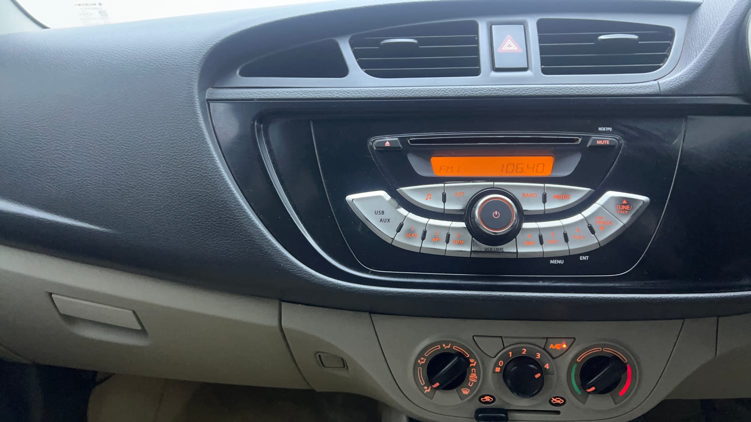 Used 2015 Maruti Suzuki Alto K10 VXi Petrol Manual interior MUSIC SYSTEM & AC CONTROL VIEW