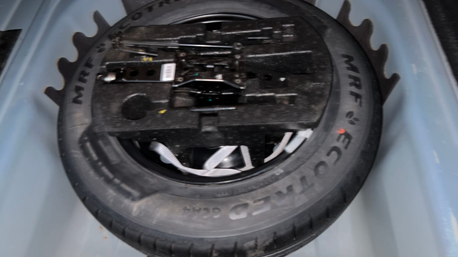 Used 2024 Volkswagen Virtus Comfortline 1.0 TSI MT Petrol Manual tyres SPARE TYRE VIEW
