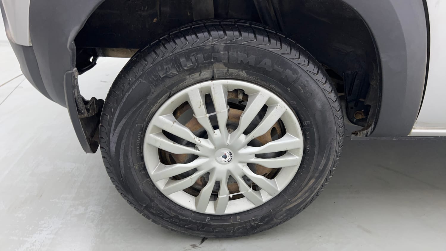 Used 2018 Renault Kwid RXE Petrol Manual tyres RIGHT REAR TYRE RIM VIEW