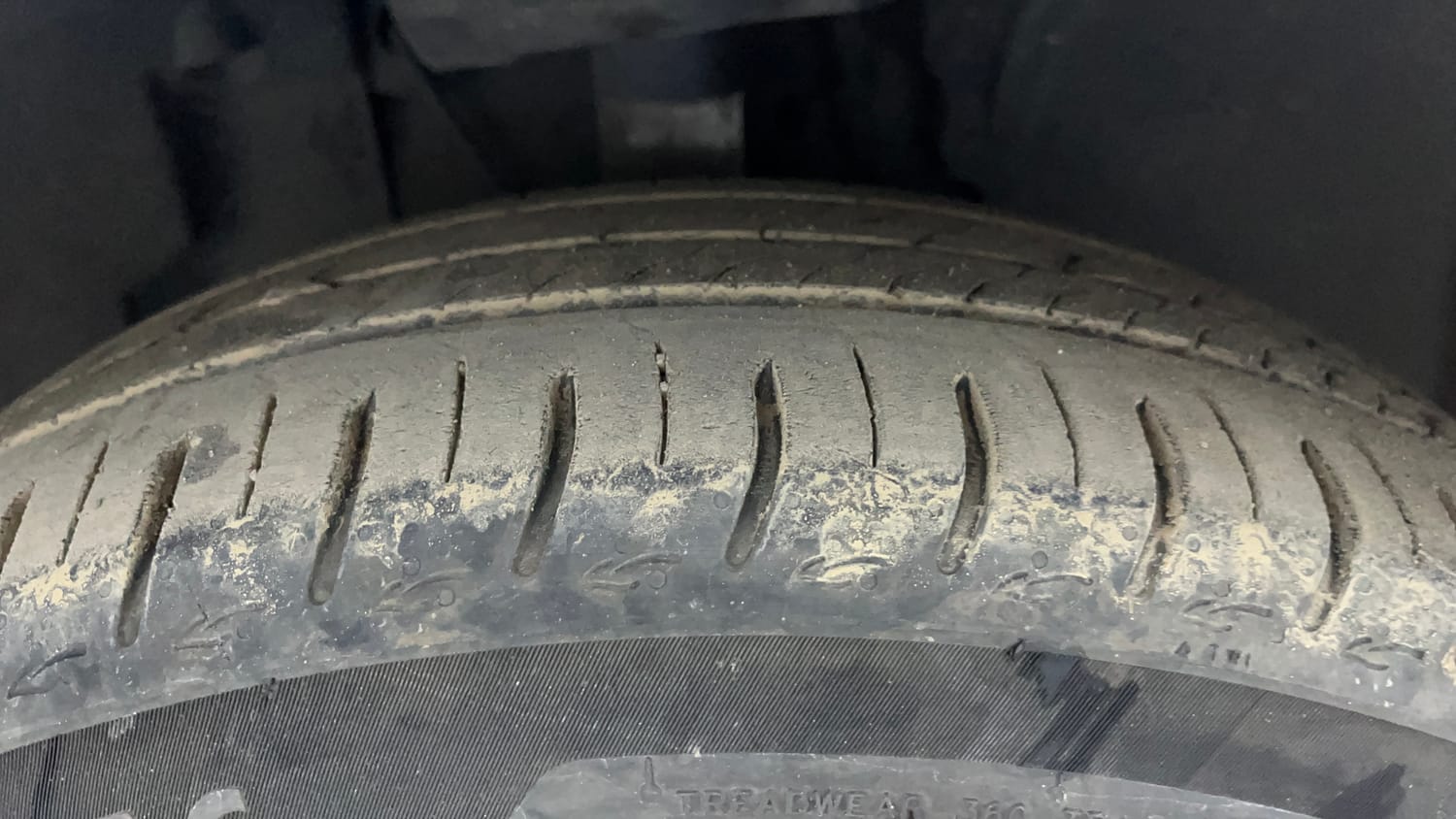 Used 2024 Tata Altroz XZ Plus (S) iCNG Cng Manual tyres RIGHT FRONT TYRE TREAD VIEW