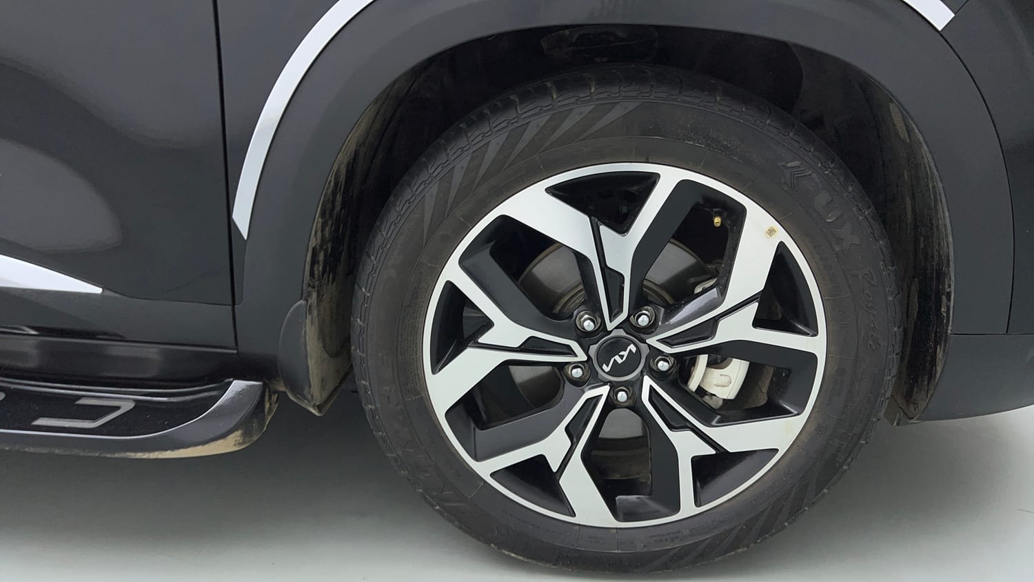 Used 2025 Kia Seltos GTX Plus 1.5 Turbo Petrol DCT Petrol Automatic tyres RIGHT FRONT TYRE RIM VIEW