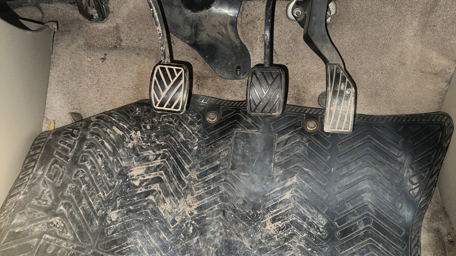 Used 2013 Maruti Suzuki Ertiga Vxi Petrol Manual interior PEDALS VIEW