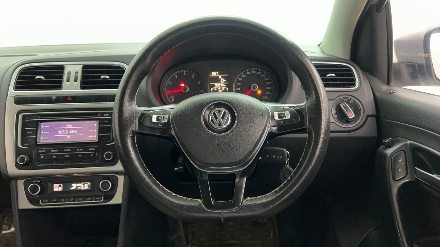 Used 2015 Volkswagen Polo Highline1.2L (P) Petrol Manual interior STEERING VIEW
