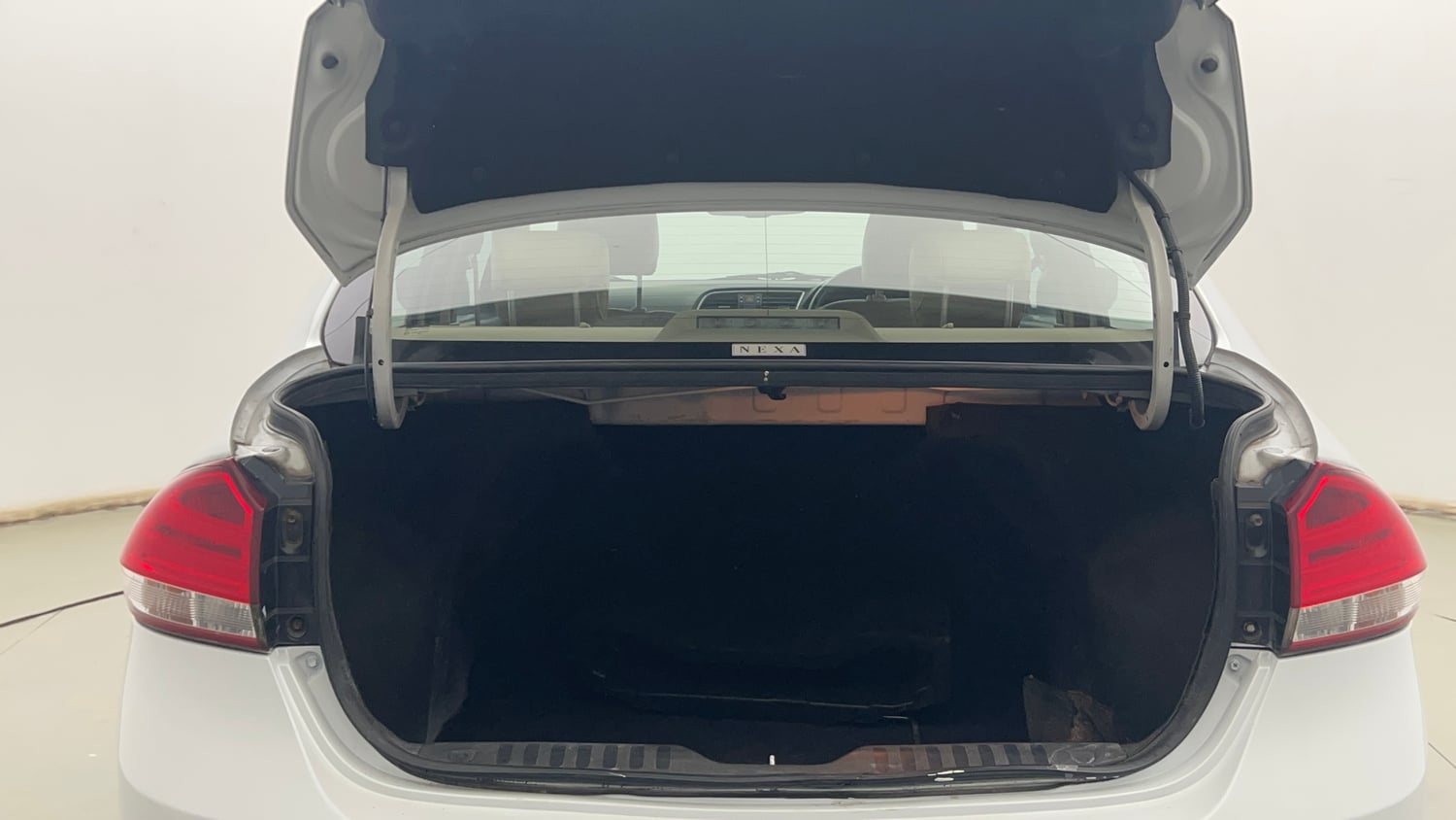 Used 2018 Maruti Suzuki Ciaz Alpha Hybrid 1.5 Petrol Manual interior DICKY INSIDE VIEW
