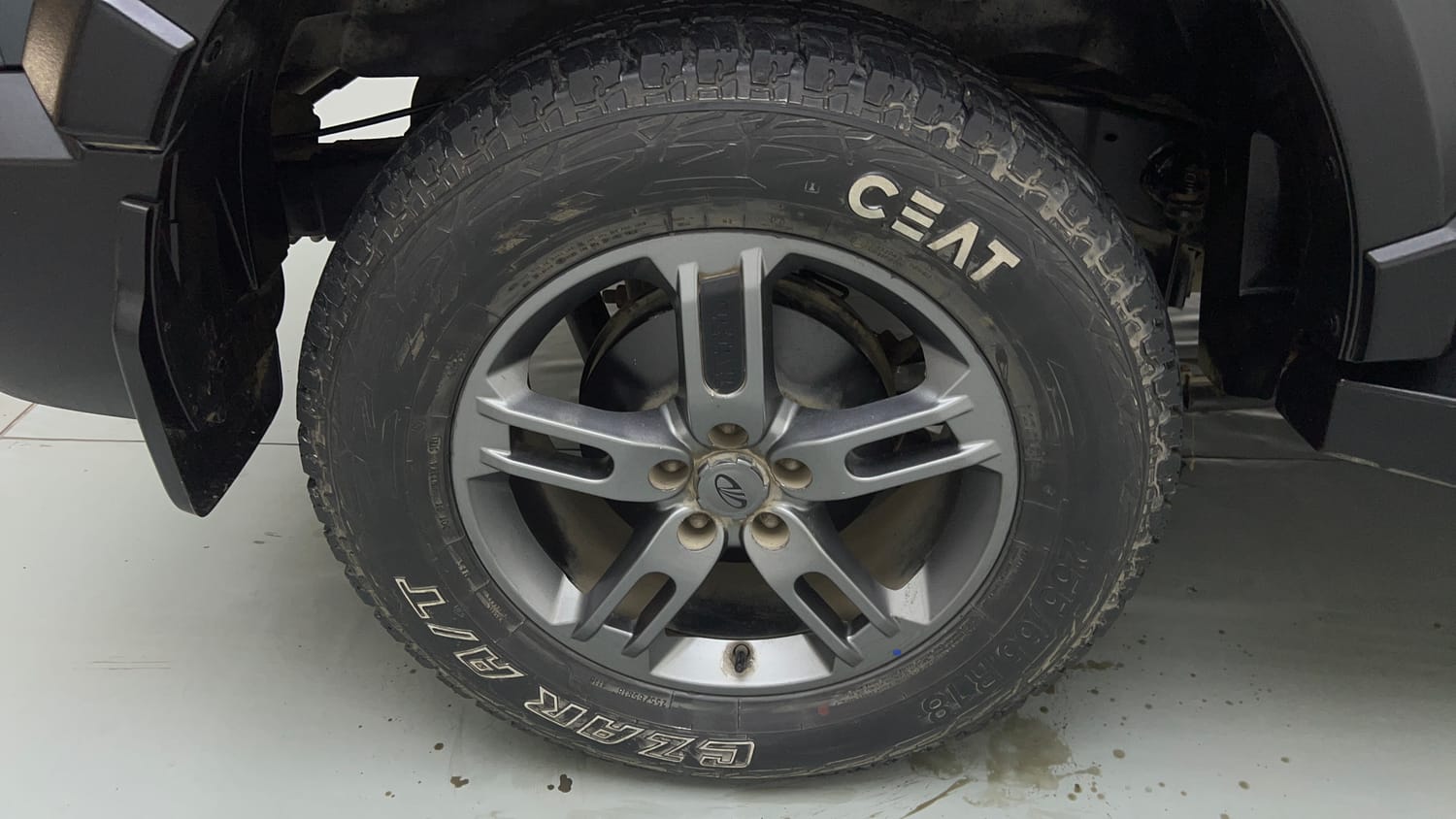 Used 2022 mahindra Thar LX Hard Top Petrol AT 4WD Petrol Automatic tyres RIGHT REAR TYRE RIM VIEW