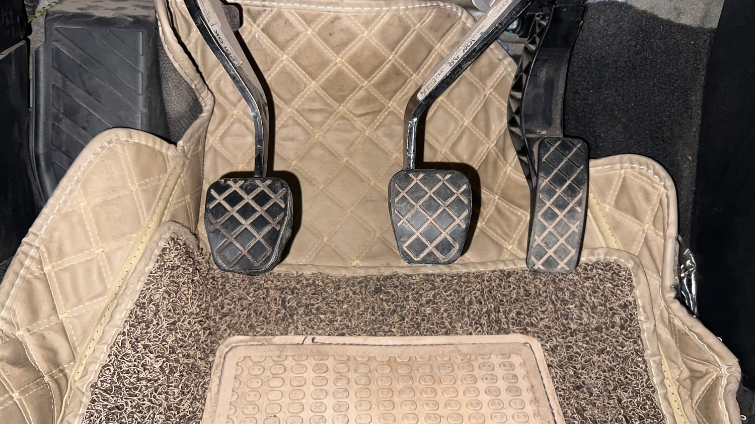 Used 2024 Volkswagen Virtus Comfortline 1.0 TSI MT Petrol Manual interior PEDALS VIEW