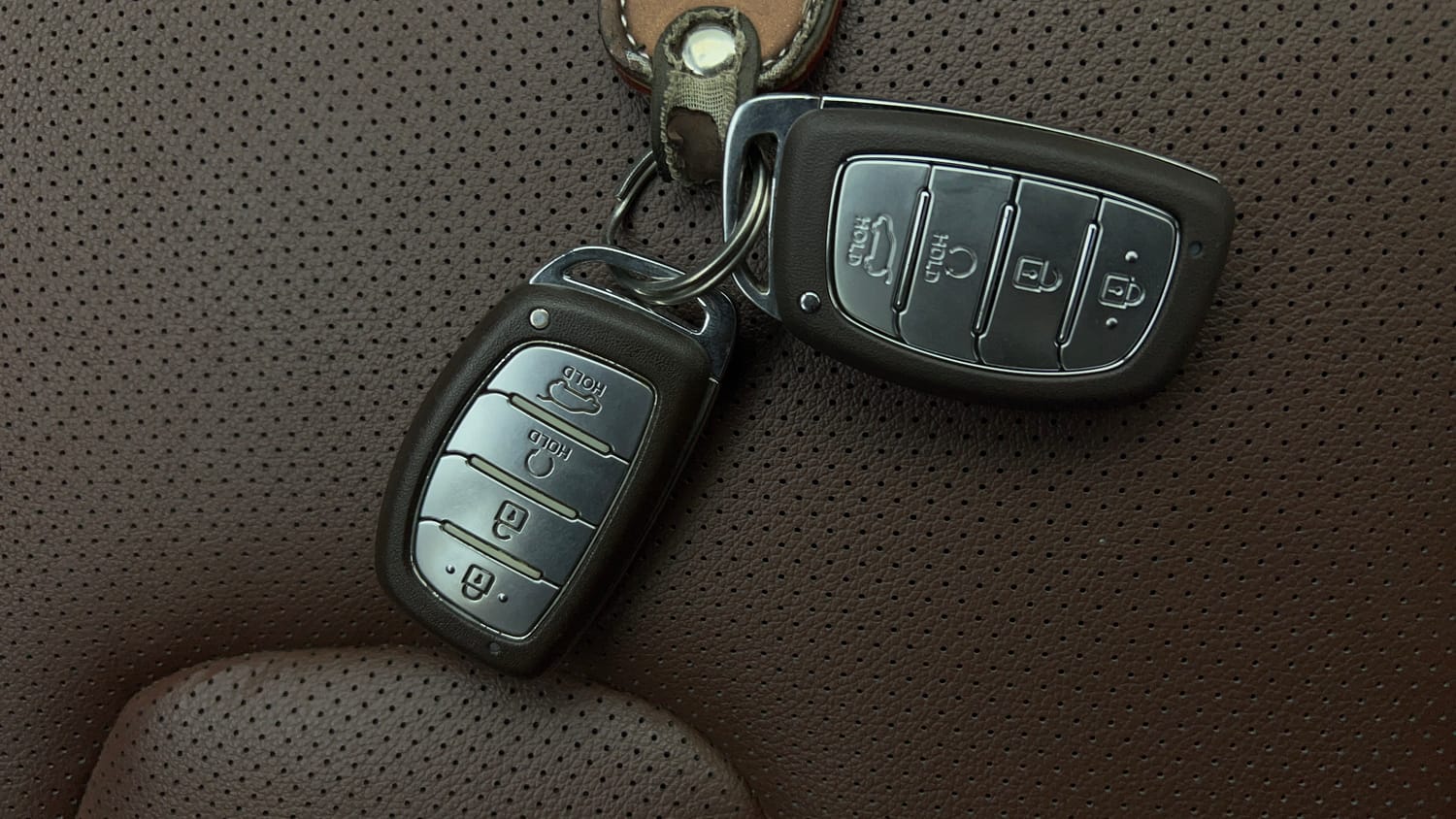 Used 2021 Hyundai Alcazar Signature (O) 6 STR 2.0 Petrol AT Petrol Automatic extra CAR KEY VIEW