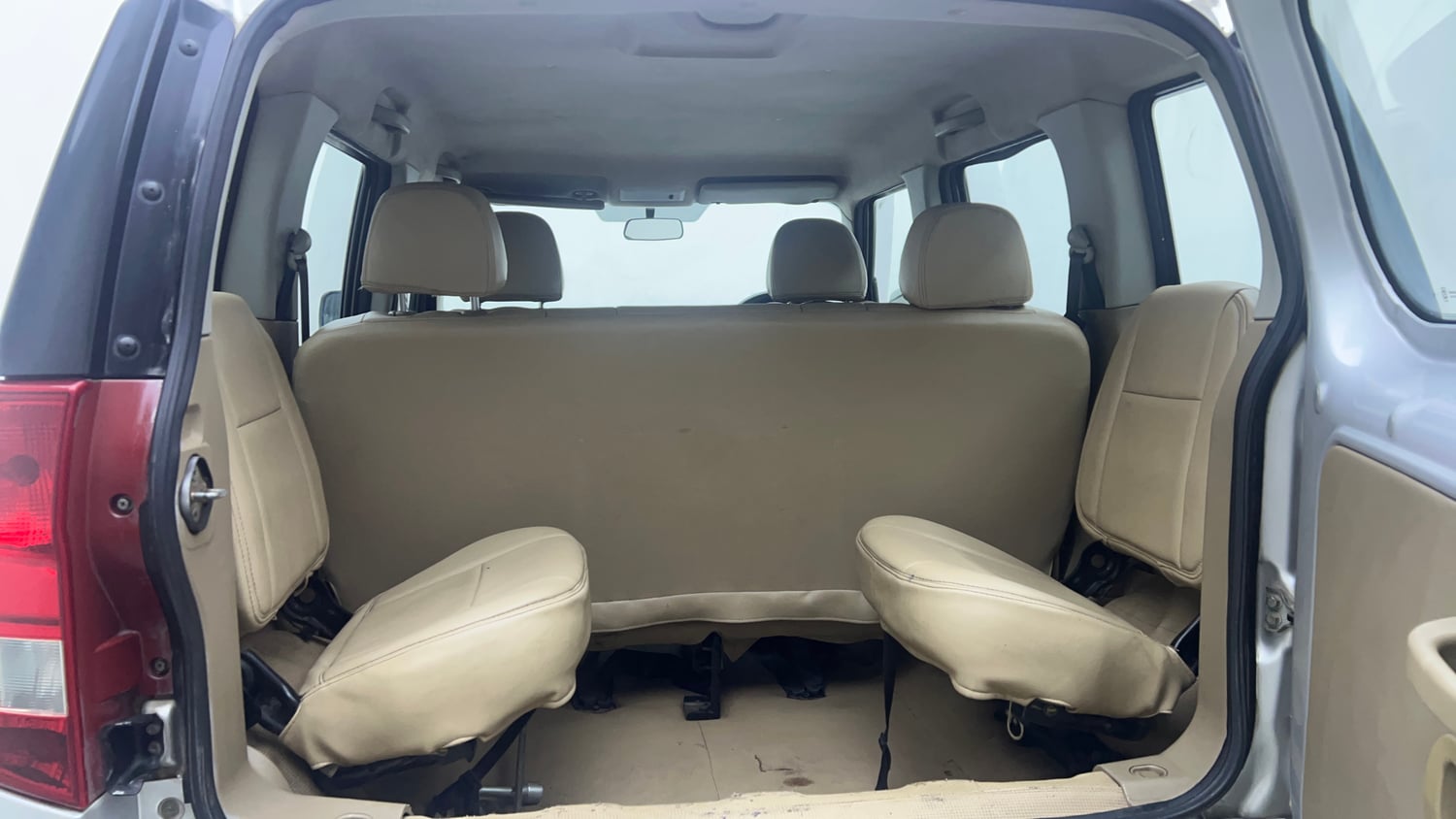 Used 2016 Mahindra TUV300 T4 Plus Diesel Manual interior DICKY INSIDE VIEW