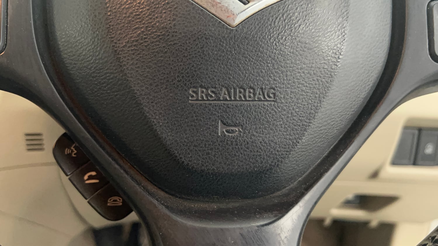 Used 2018 Maruti Suzuki Ciaz Alpha Hybrid 1.5 Petrol Manual top_features Airbags