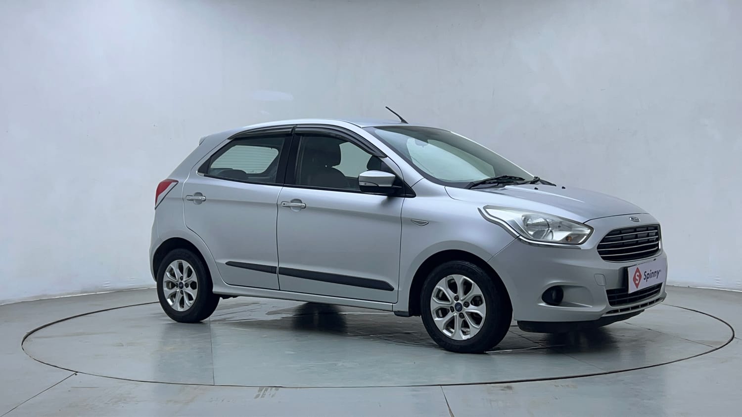 Used 2016 Ford Figo Titanium 1.2 Ti-VCT Petrol Manual exterior RIGHT FRONT CORNER VIEW