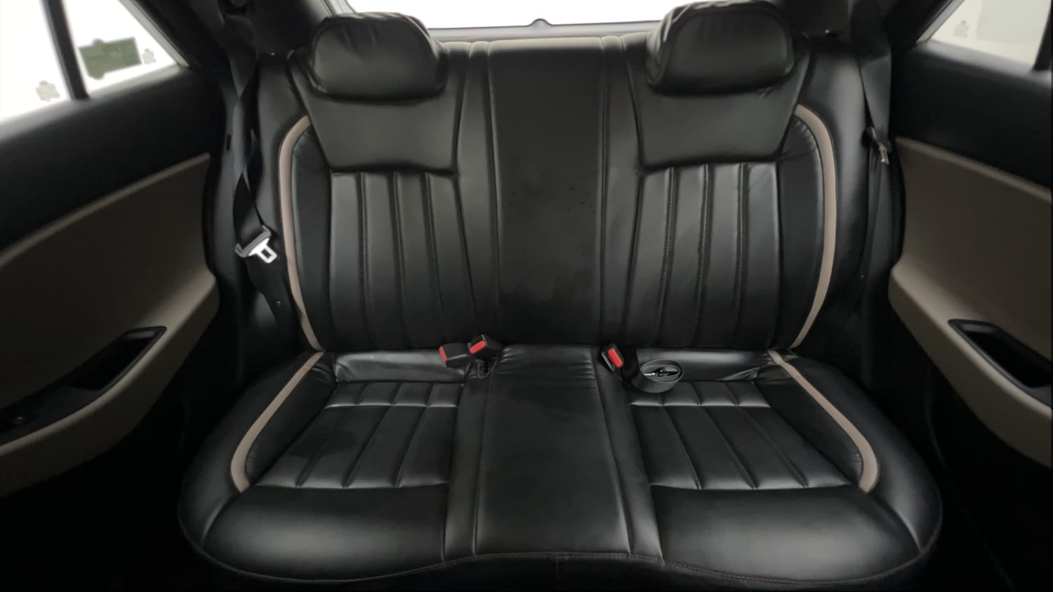 Used 2020 Hyundai Elite i20 Sportz Plus 1.2 Petrol Manual interior REAR SEAT CONDITION VIEW