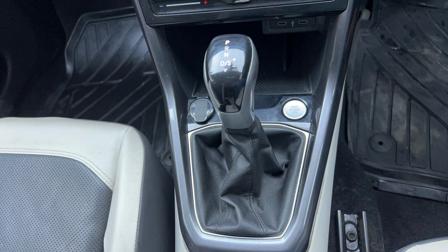 Used 2023 Volkswagen Taigun Topline 1.0 TSI AT Petrol Automatic interior GEAR  KNOB VIEW