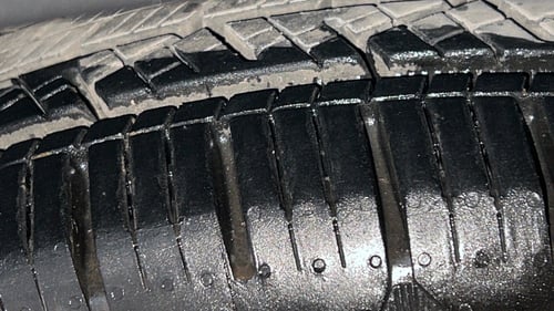 Used 2021 Mahindra XUV 300 W8 (O) 1.2 Petrol Petrol Manual tyres RIGHT FRONT TYRE TREAD VIEW