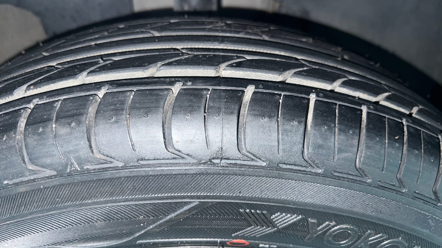 Used 2017 Renault Kwid CLIMBER 1.0 AMT Petrol Automatic tyres RIGHT FRONT TYRE TREAD VIEW