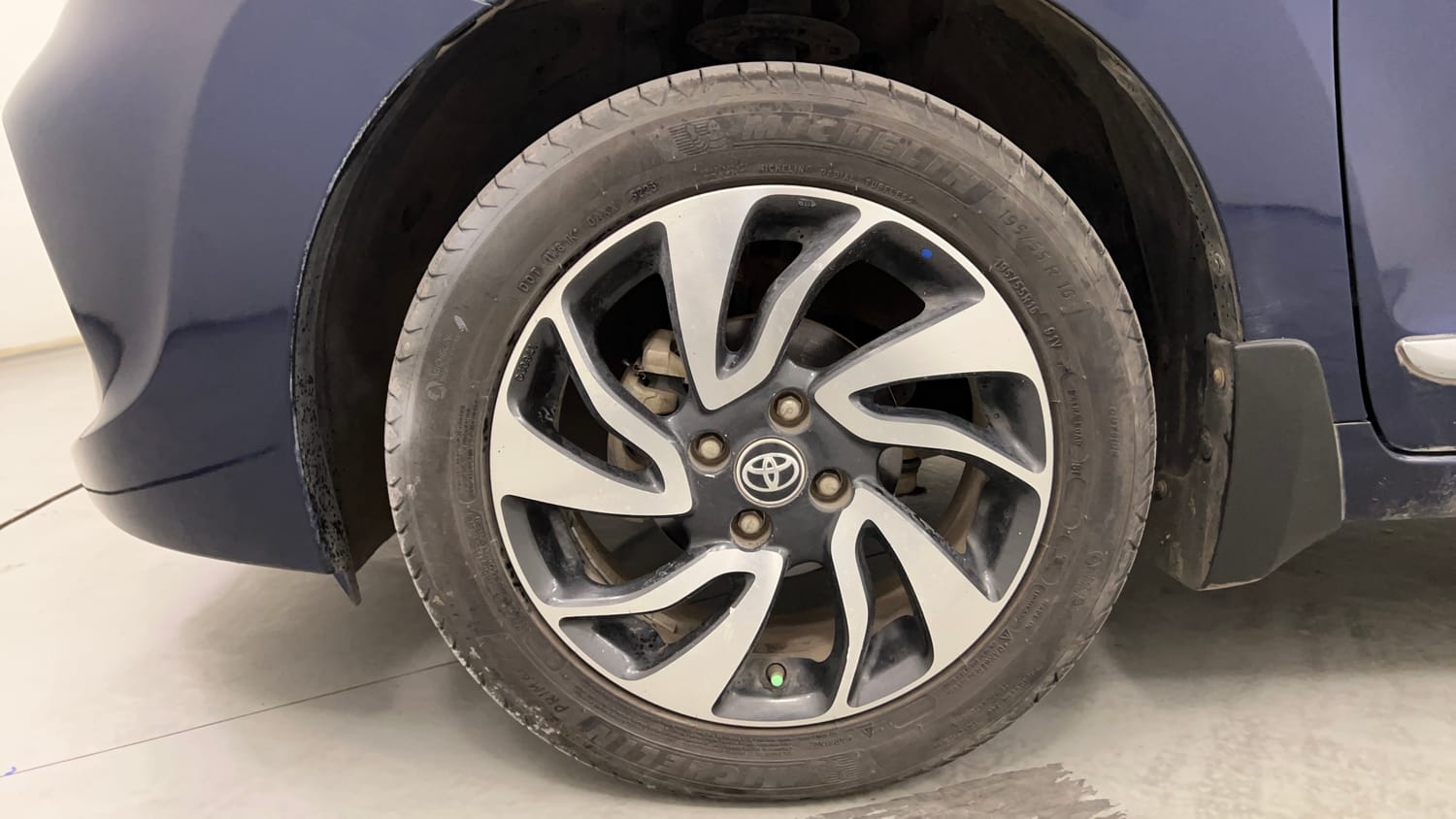 Used 2019 Toyota Glanza V Petrol Manual tyres LEFT FRONT TYRE RIM VIEW