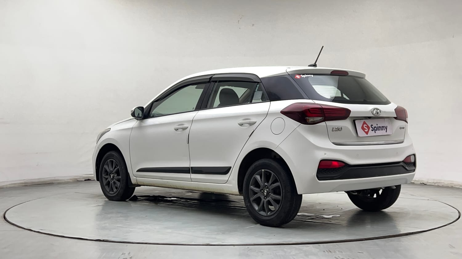 Used 2020 Hyundai Elite i20 Sportz Plus 1.2 Petrol Manual exterior LEFT REAR CORNER VIEW