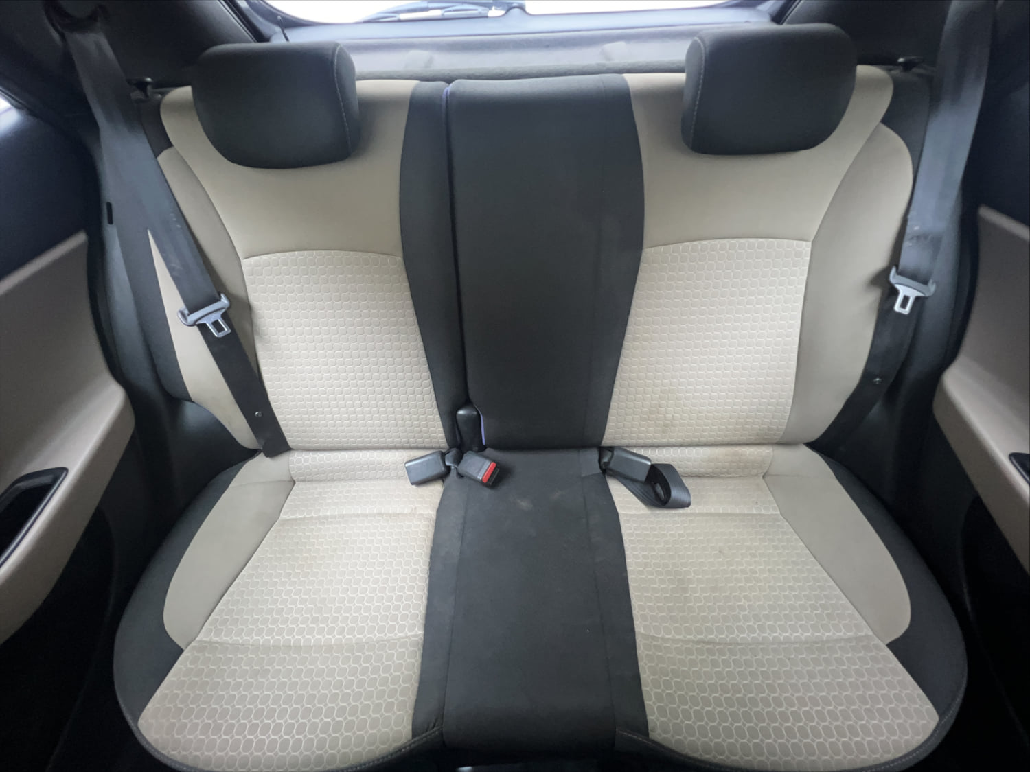 Used 2017 Hyundai Elite i20 Asta 1.2 (O) Petrol Manual interior REAR SEAT CONDITION VIEW