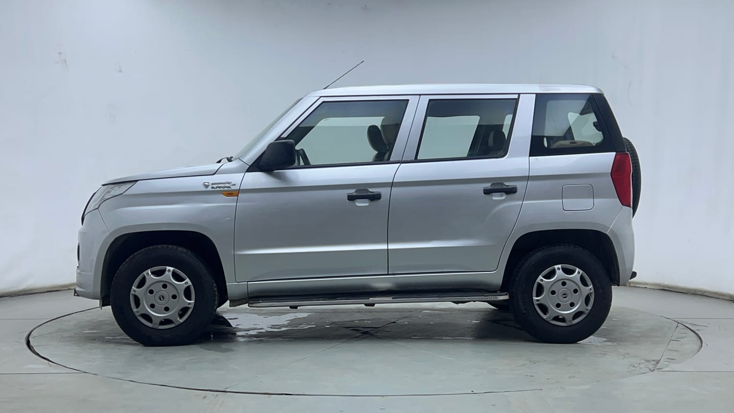 Used 2016 Mahindra TUV300 T4 Plus Diesel Manual exterior LEFT SIDE VIEW