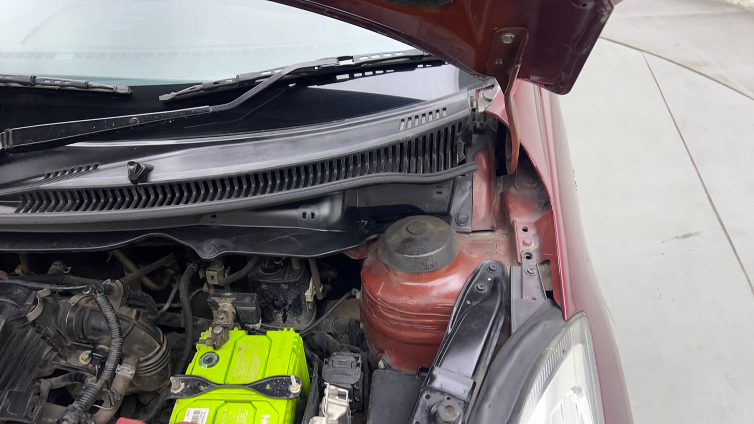 Used 2015 Maruti Suzuki Swift Dzire VXI Petrol Manual engine ENGINE LEFT SIDE HINGE & APRON VIEW