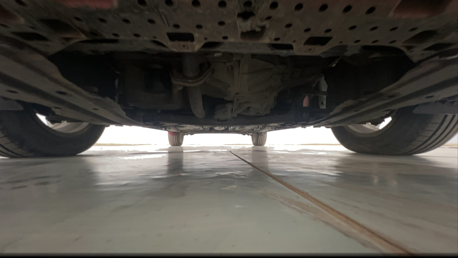 Used 2020 Maruti Suzuki Swift ZXi AMT Petrol Automatic extra FRONT LEFT UNDERBODY VIEW