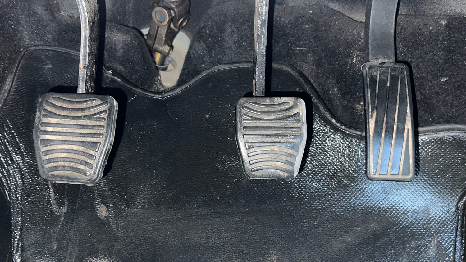 Used 2020 Mahindra XUV 300 1.2 W6 Petrol Manual interior PEDALS VIEW