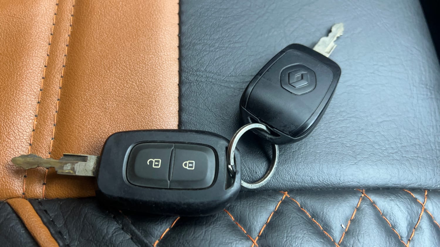 Used 2017 Renault Kwid CLIMBER 1.0 AMT Petrol Automatic extra CAR KEY VIEW