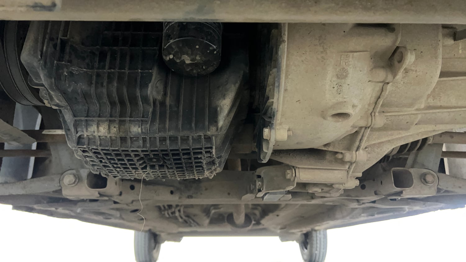 Used 2018 Renault Kwid 1.0 RXT Petrol Manual extra FRONT LEFT UNDERBODY VIEW