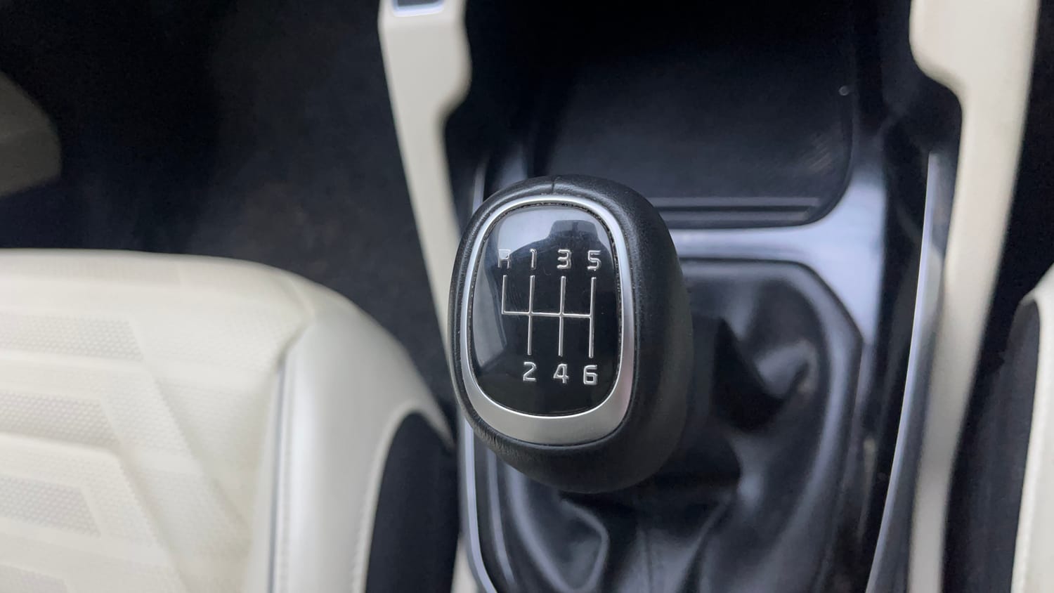Used 2022 Kia Carens Luxury 1.4 Petrol 7 STR Petrol Manual interior GEAR  KNOB VIEW