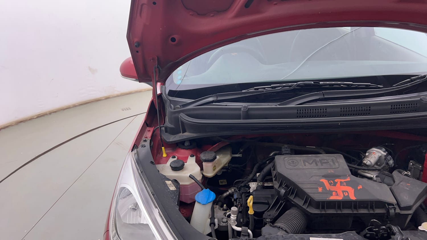 Used 2021 Hyundai Santro Sportz Petrol Manual engine ENGINE RIGHT SIDE HINGE & APRON VIEW