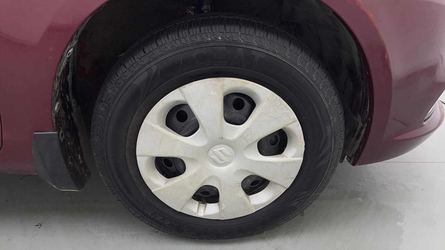 Used 2015 Maruti Suzuki Swift Dzire VXI Petrol Manual tyres RIGHT FRONT TYRE RIM VIEW