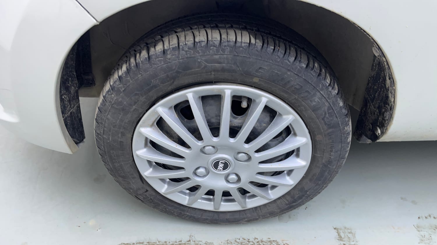 Used 2018 Maruti Suzuki Alto K10 VXi Petrol Manual tyres LEFT FRONT TYRE RIM VIEW