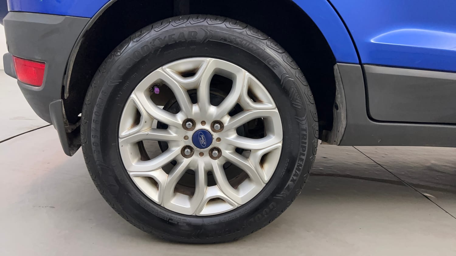 Used 2016 Ford EcoSport Titanium+ 1.5L TDCi Diesel Manual tyres RIGHT REAR TYRE RIM VIEW